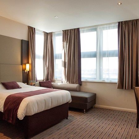 Premier Inn Canterbury City Centre Екстериор снимка