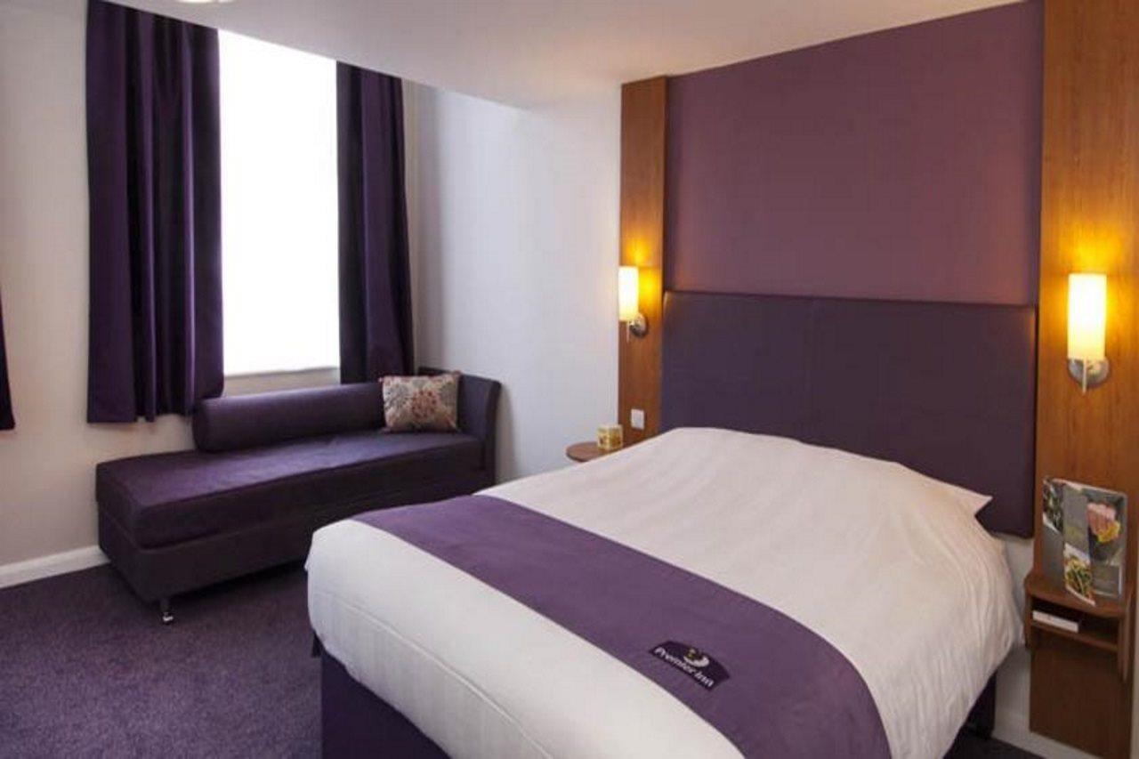 Premier Inn Canterbury City Centre Екстериор снимка